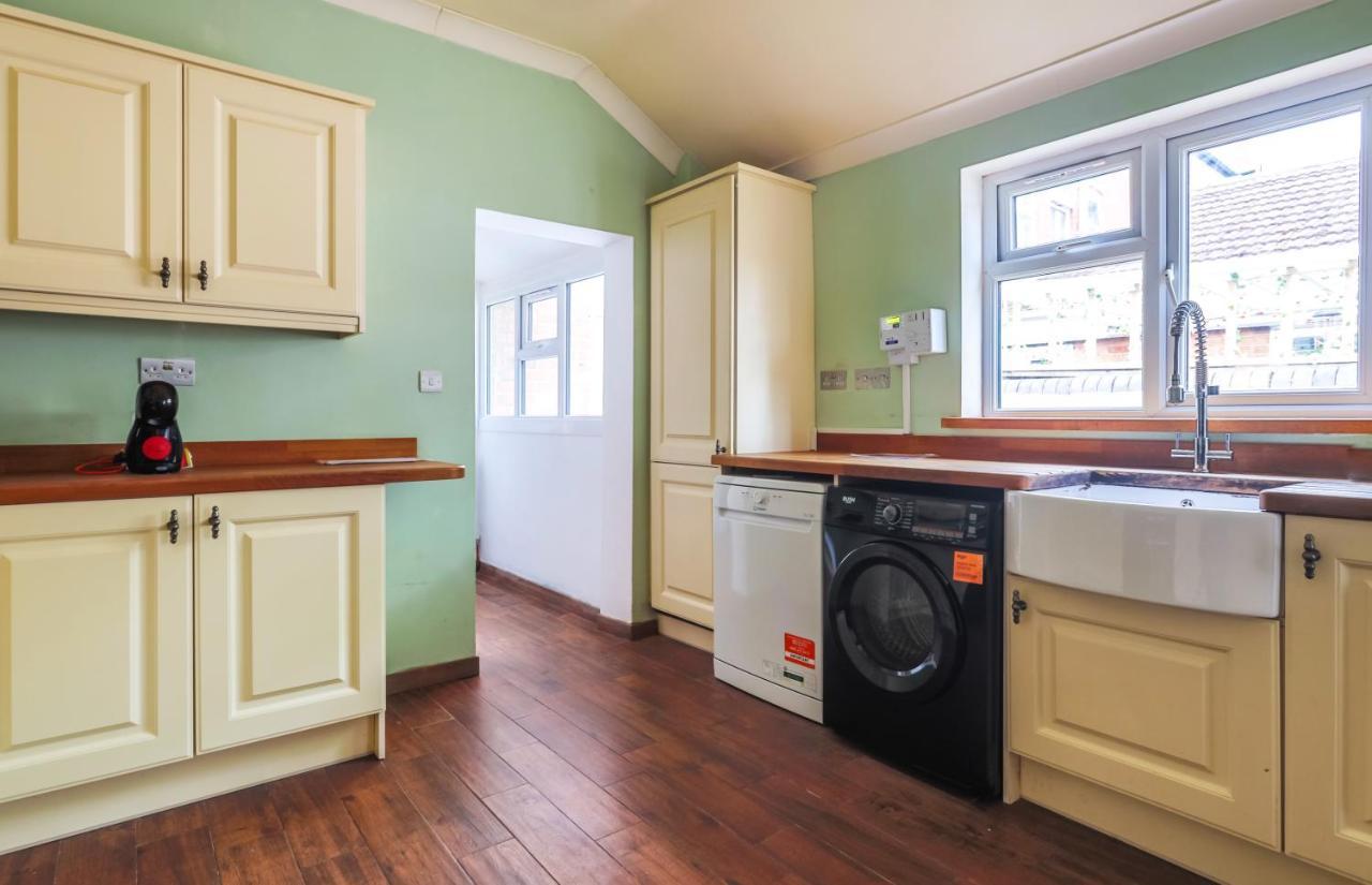 Spacious 4 Bed House In Birmingham, Suitable For Contractors Eksteriør bilde